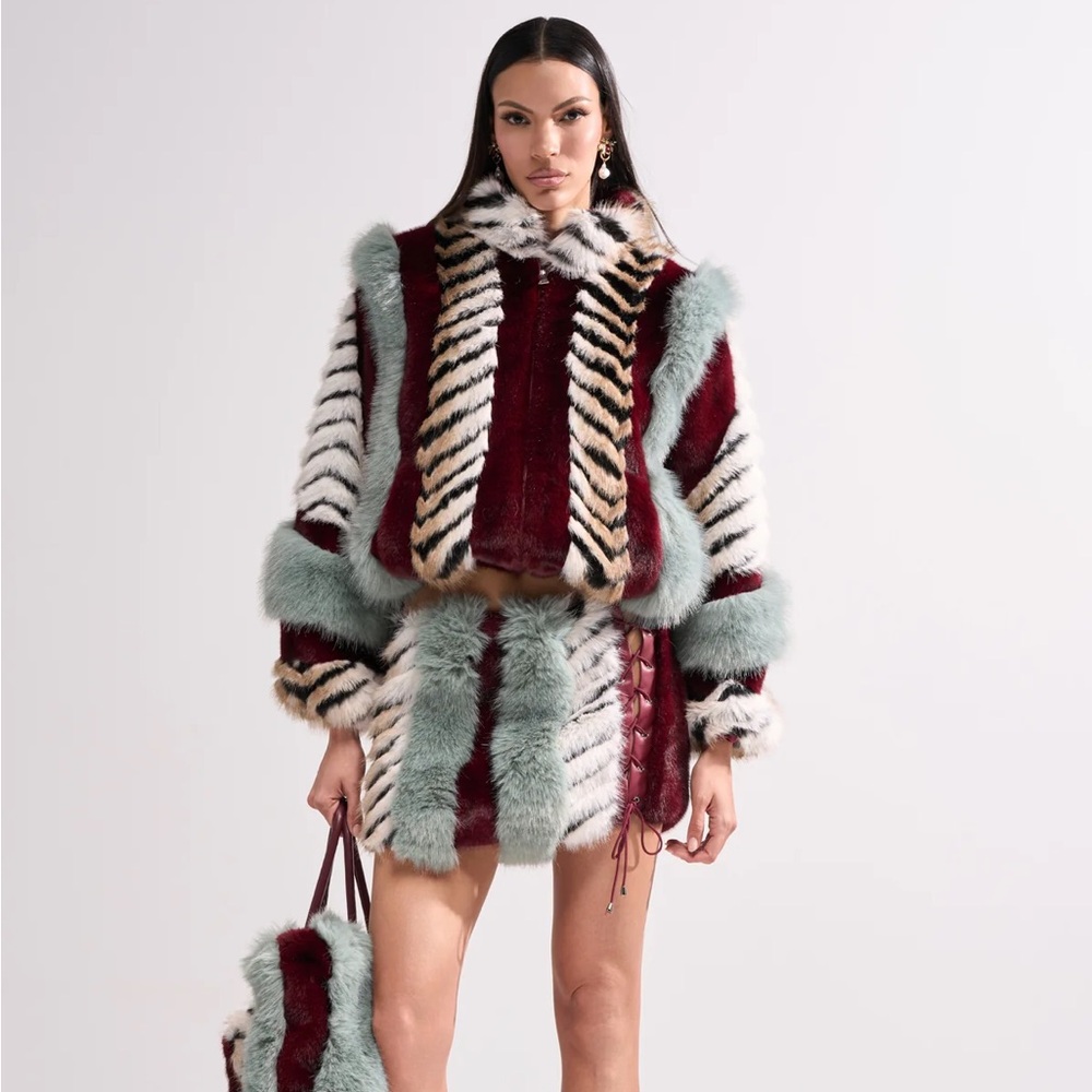 Akira HAVE IT ALL PANELED FUR COAT Stylish Multicolor Faux Fur Jacket L Large - Picture 2 of 7